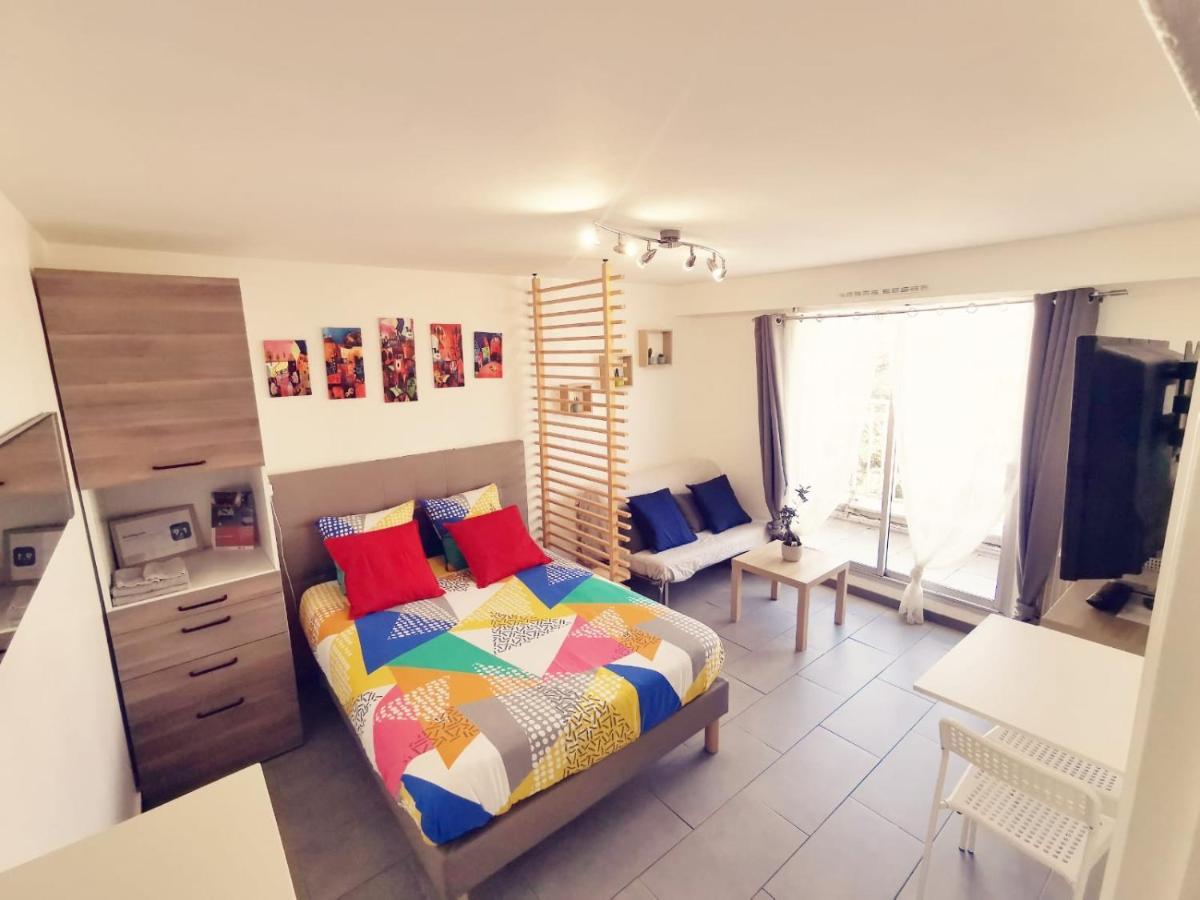 Suite Athéna - Melun gare RER - Balcon et parking Esterno foto