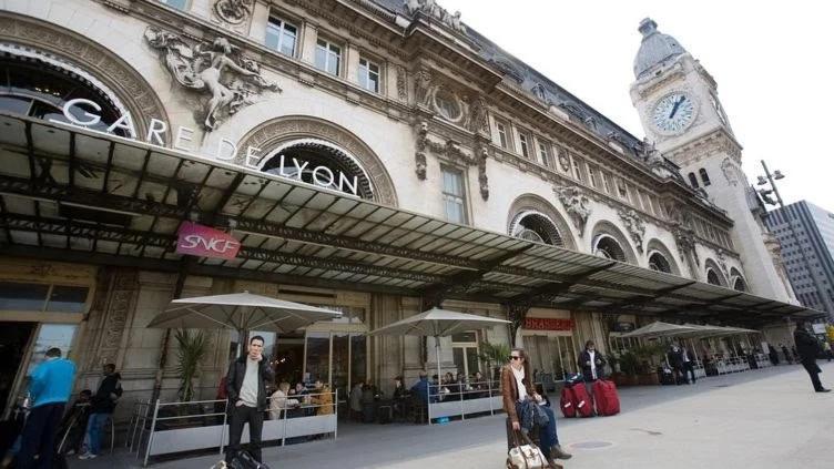 Suite Athéna - Melun gare RER - Balcon et parking Esterno foto