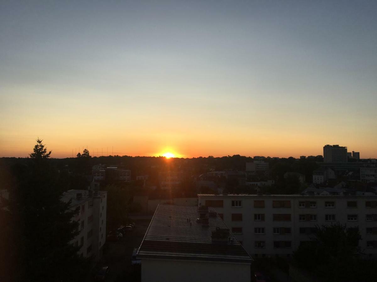Suite Athéna - Melun gare RER - Balcon et parking Esterno foto